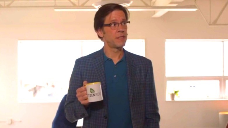 Carlos Jacott holds coffee cup