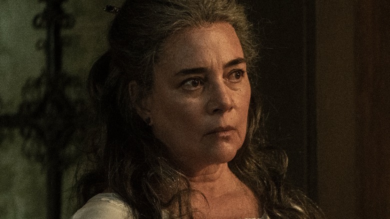 La Doña watching