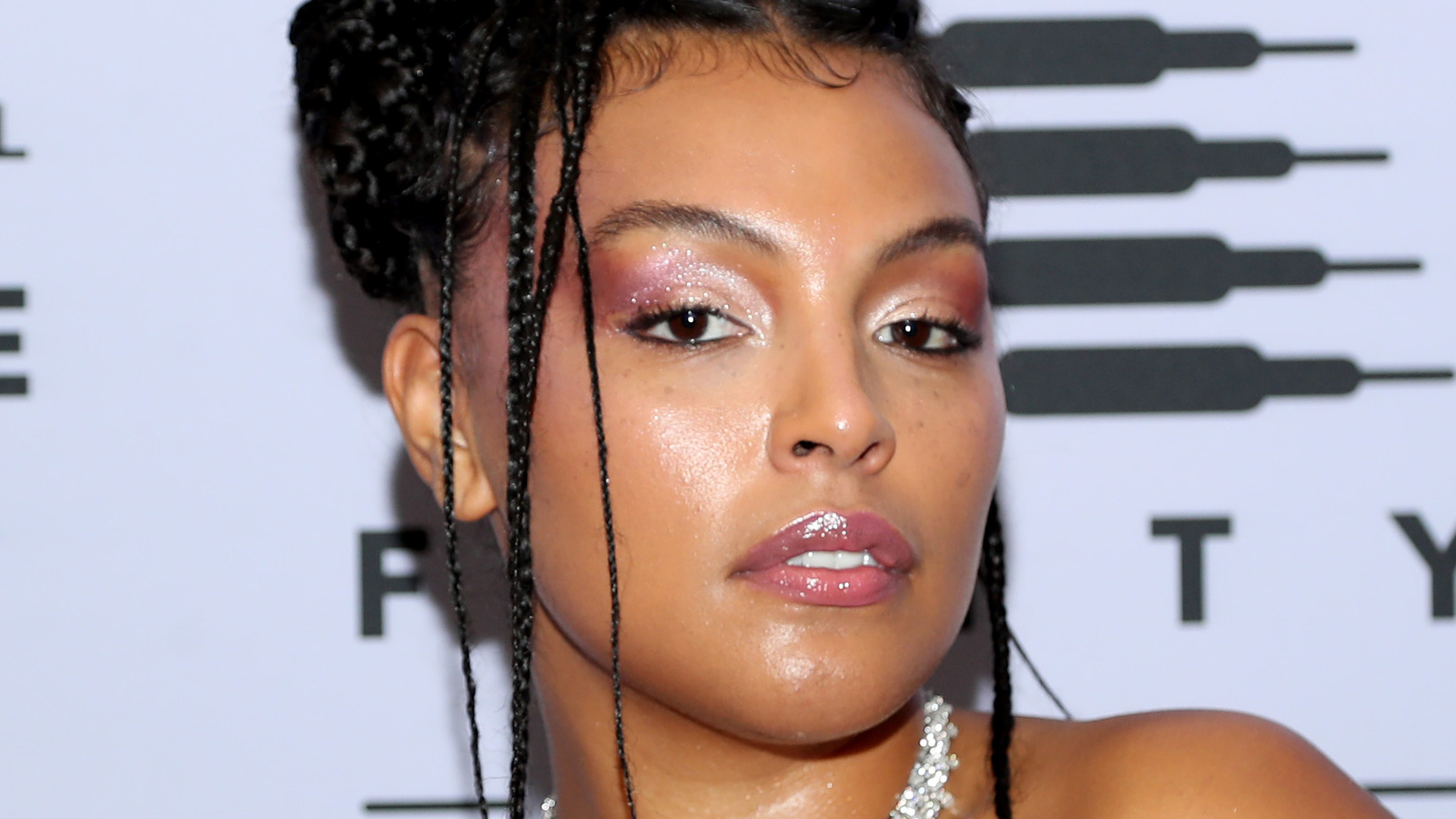 Who Is The Star In The 'Summer In H&M Swimwear' Commercial?