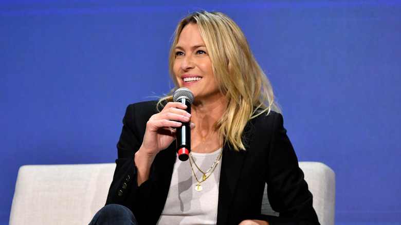 Robin Wright talking