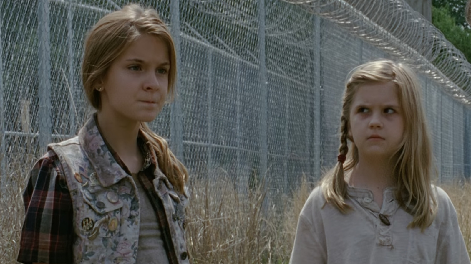 Who Played Lizzie And Mika On The Walking Dead?