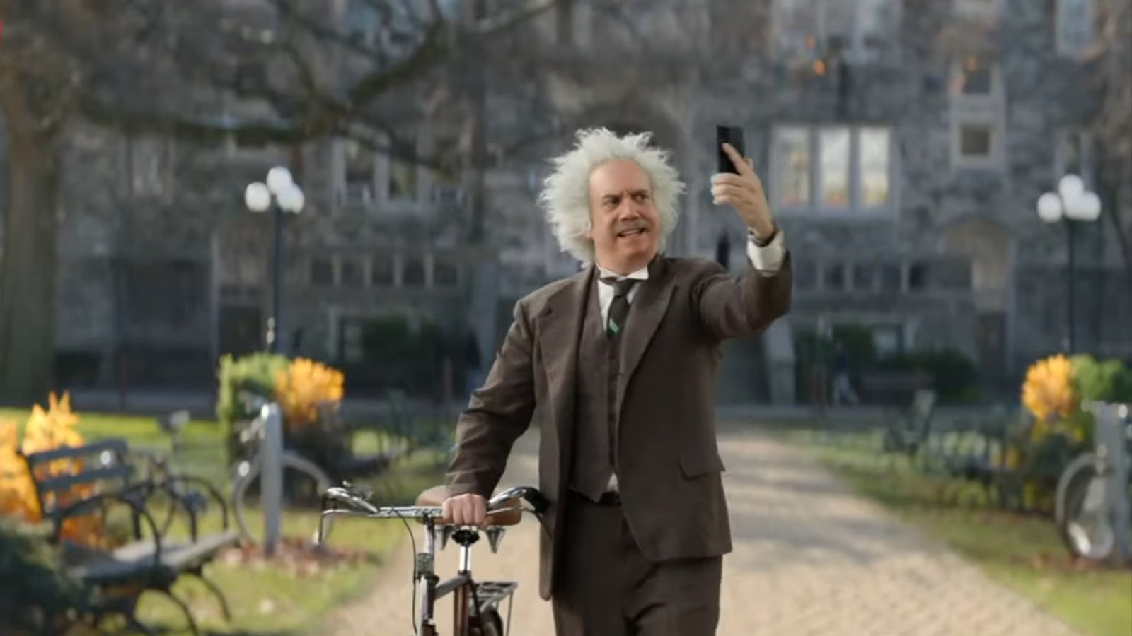Who Plays Einstein In That Verizon Commercial?