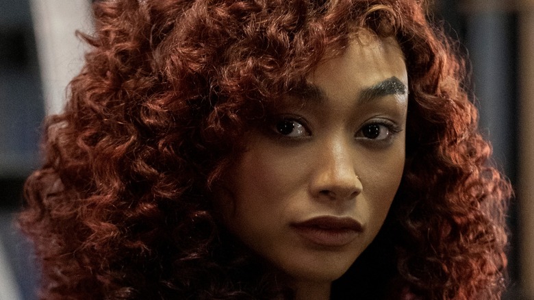 Tati Gabrielle as Hannah Kim with curly red hair