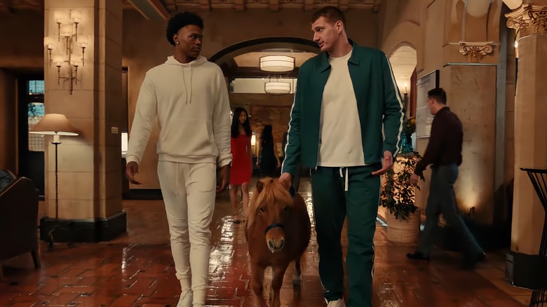 Peyton Watson and Nikola Jokic with pony