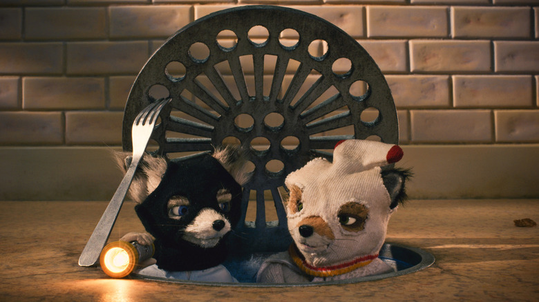 Kristofferson and Ash sneaking around in Fantastic Mr. Fox (2009)