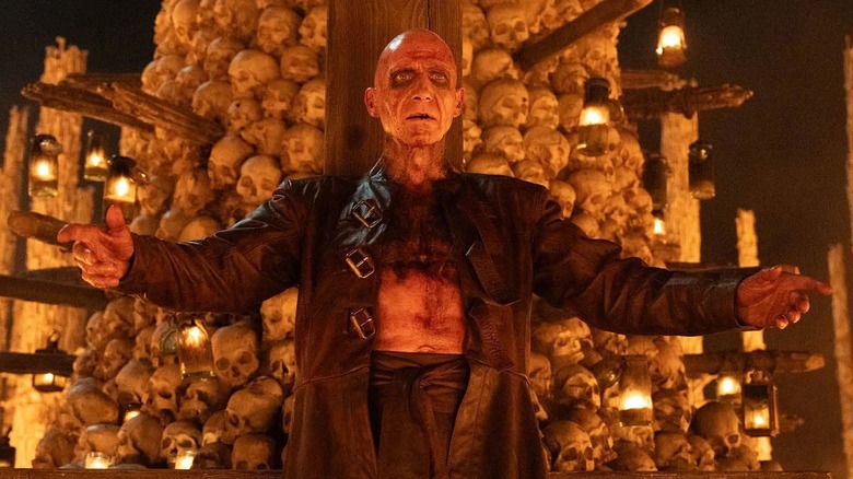 Dr. Ian Kelson speaking to his visitors in 28 Years Later: The Bone Temple (2026)