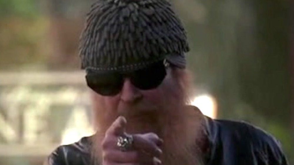 Billy Gibbons pointing on Bones