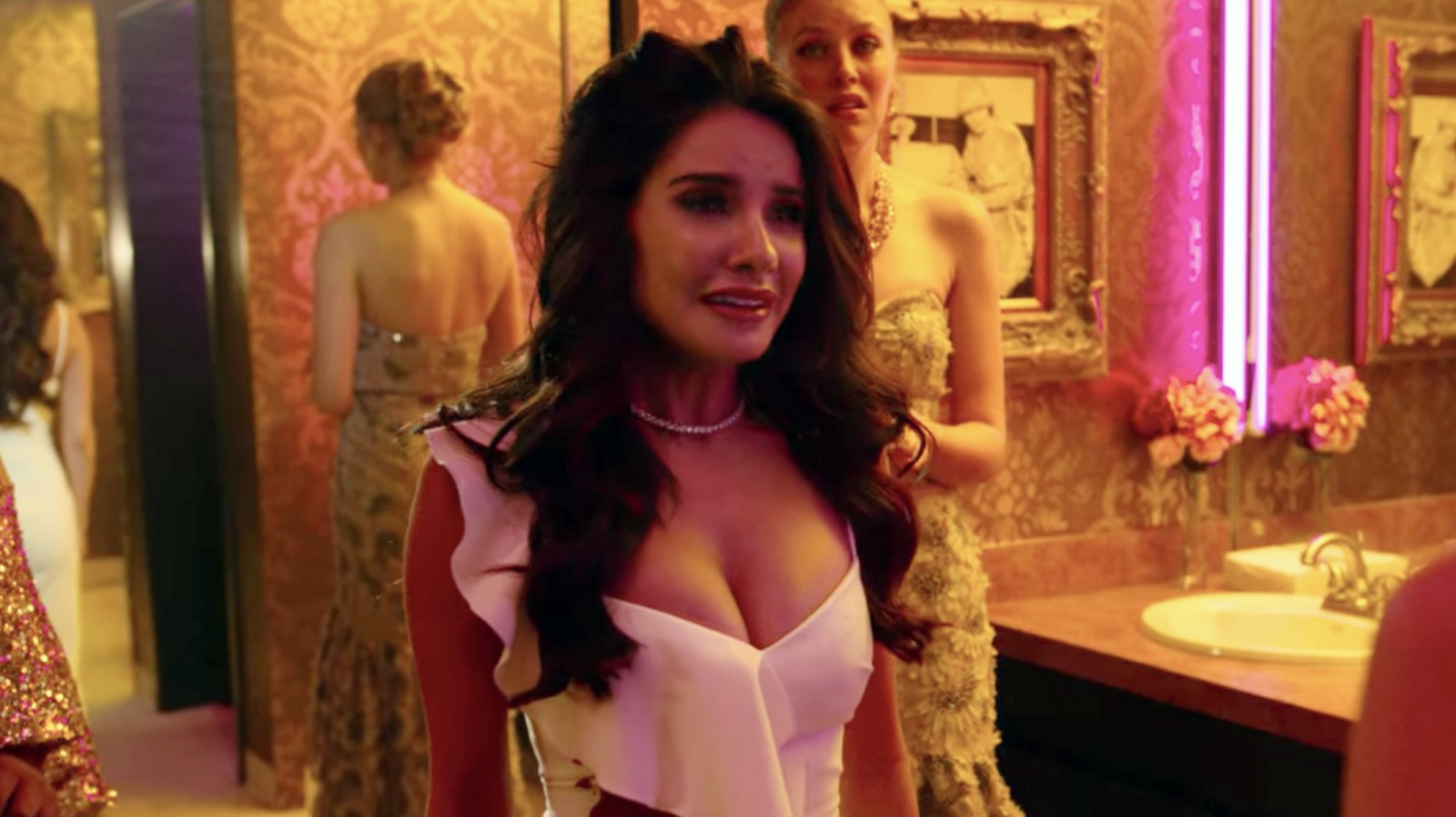 Why Annie From Holidate Looks So Familiar