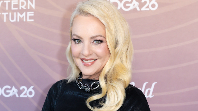 Wendi McLendon-Covey posing