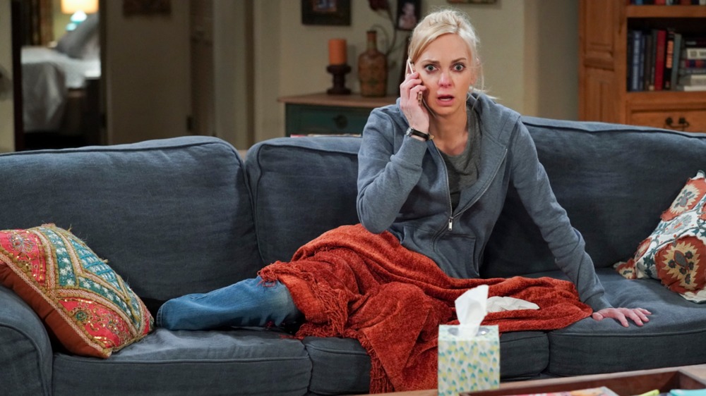 Christy (Anna Faris) answers a call on Mom