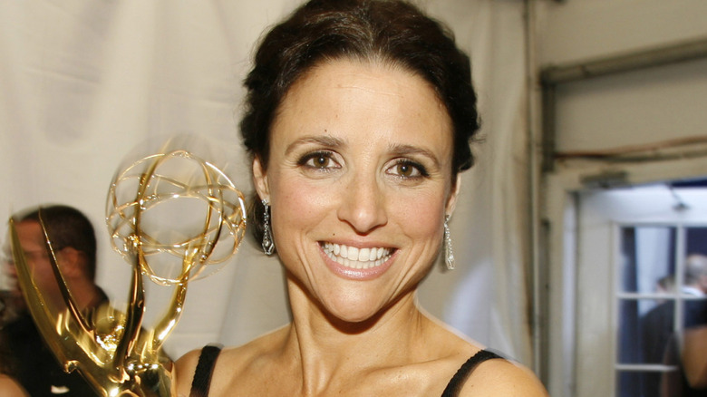 Julia Louis-Dreyfus with her Emmy for The New Adventures of Old Christine