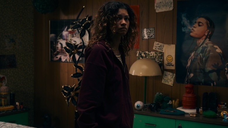 Rue looking around her room on Euphoria