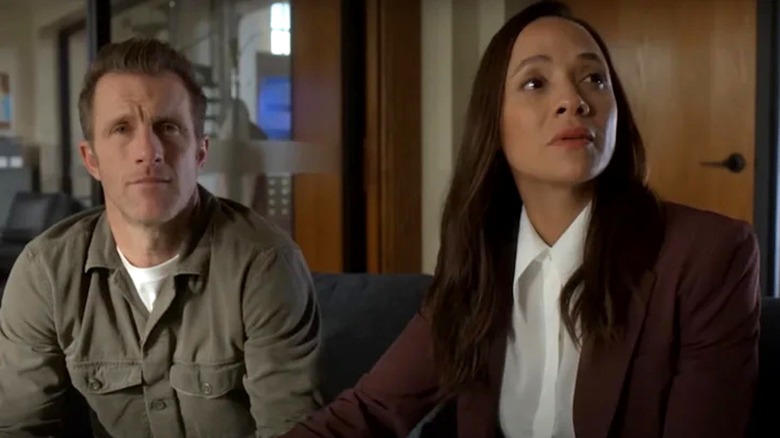 Jason and Nicki sitting together in Alert: Missing Persons Unit