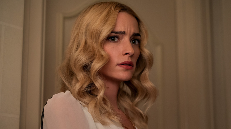 Ginny standing with a concerned expression in "Ginny and Georgia" (2021-present)