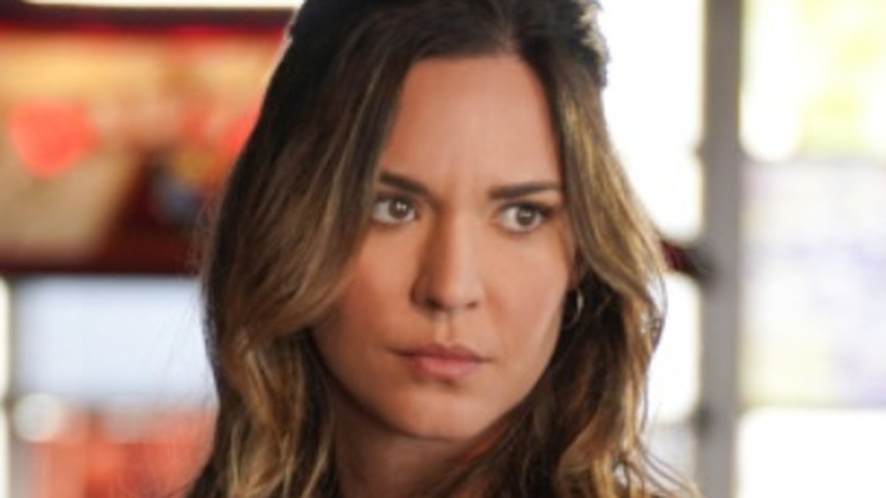 Odette Annable bartender