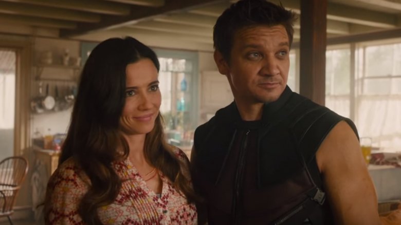 Linda Cardellini and Jeremy Renner