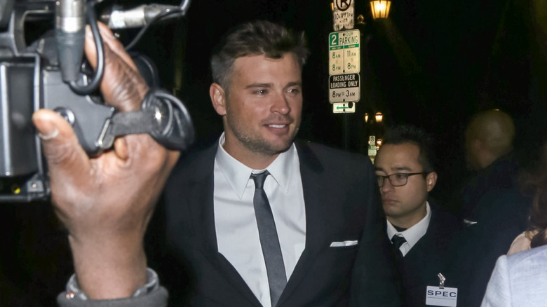 A camera points at Tom Welling