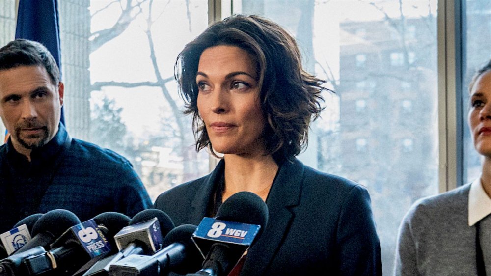 Alana de la Garza as Isobel Castille in FBI