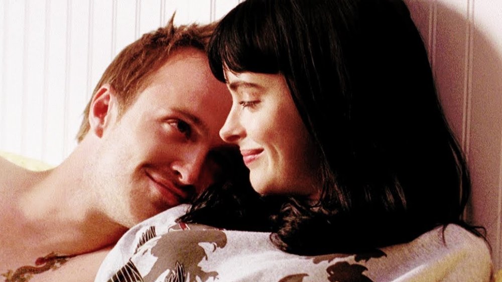 Aaron Paul as Jesse and Krysten Ritter as Jane cuddle in bed in Breaking Bad