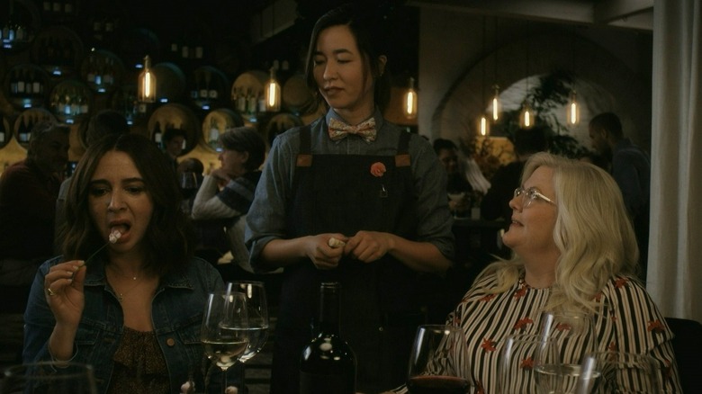 Jade serving Naomi and Val