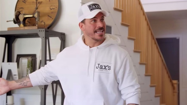 Jax yelling wearing Jax's Studio City Bar merch on The Valley