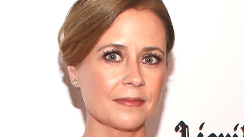 Jenna Fischer smiles on red carpet