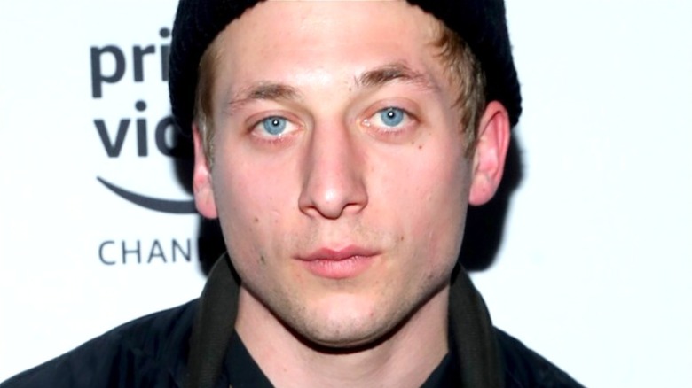Jeremy Allen White looking on