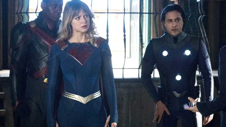 Why Kara's Costume In The CW's Supergirl Makes No Sense