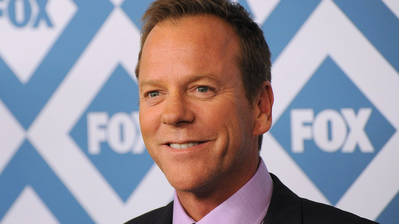 Kiefer Sutherland smiling for photographers
