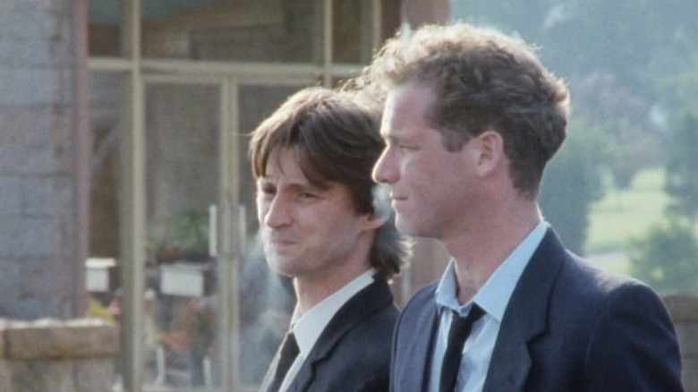 Robert Carlyle and Peter Mullan wearing suits