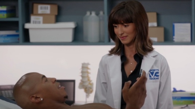 India de Beaufort talking to patient