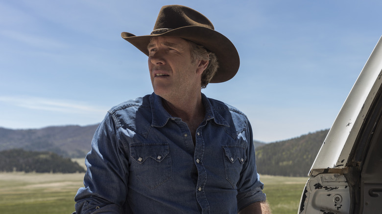 Walt Longmire looking around