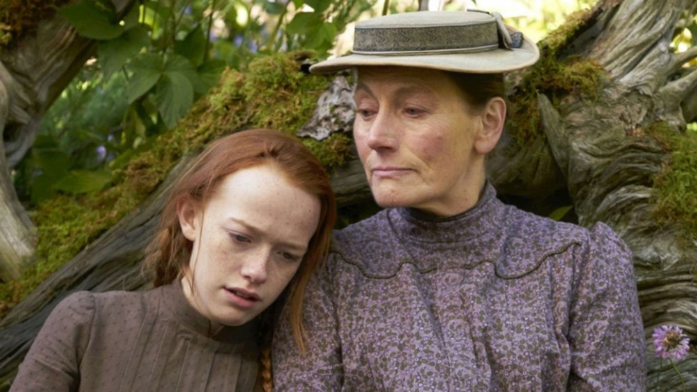 Amybeth McNulty as Anne Shirley and Geraldine James as Marilla Cuthbert on Anne with an E