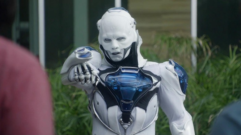 Dennis Caleb McCoy points his weapon in Bill & Ted Face the Music (2020)