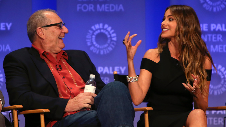 Ed O'Neill laughing at Sofia Vergara