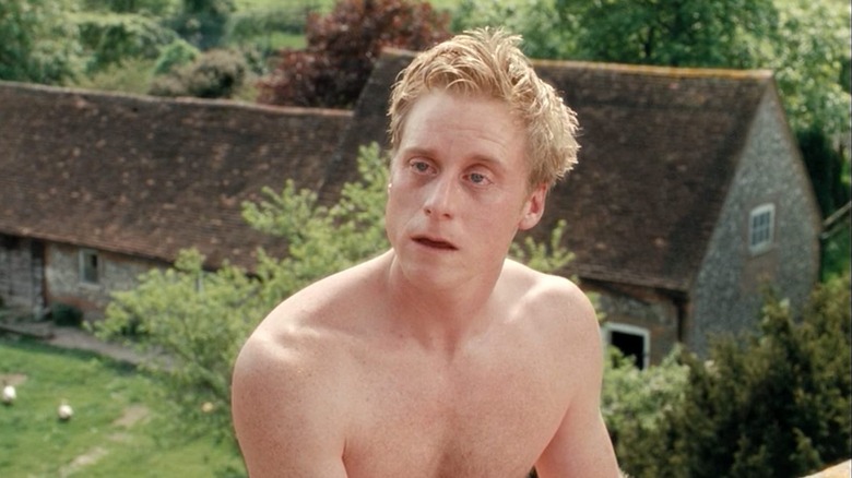 Alan Tudyk in Death at a Funeral