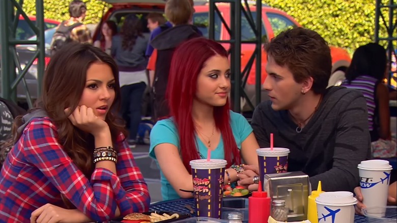Victoria Justice as Tori Vega, Ariana Grande as Cat Valentine, and Matt Angel as Danny sitting at the lunch table on "Victorious"