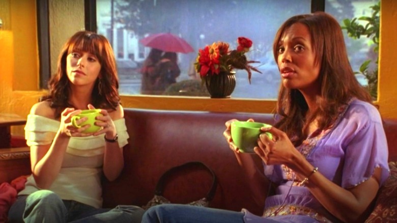 Andrea and Melinda in a coffee shop in Ghost Whisperer