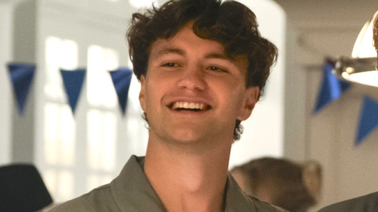 Beau smiling as he's dressed as "Top Gun's" Goose in "Off Campus"