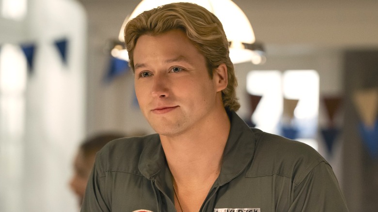 Dean dressed up as "Top Gun's" Maverick in "Off Campus"