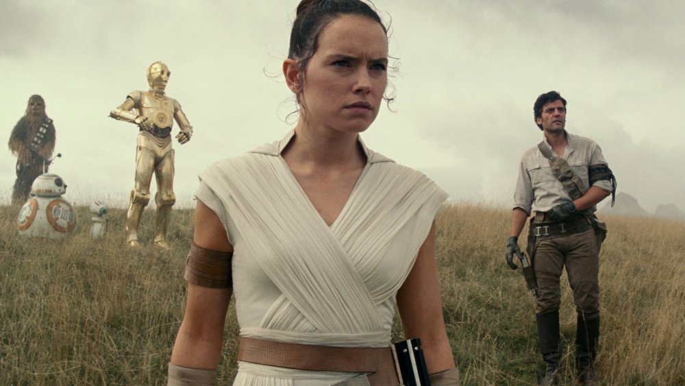 Daisy Ridley Rey The Rise of Skywalker with Poe, Finn, C3PO, BB-8, D-0, and Chewie