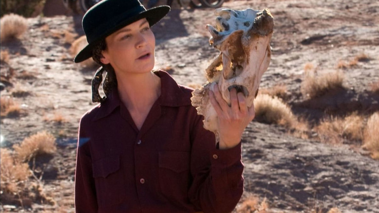 Georgia O'Keeffe holding skull desert