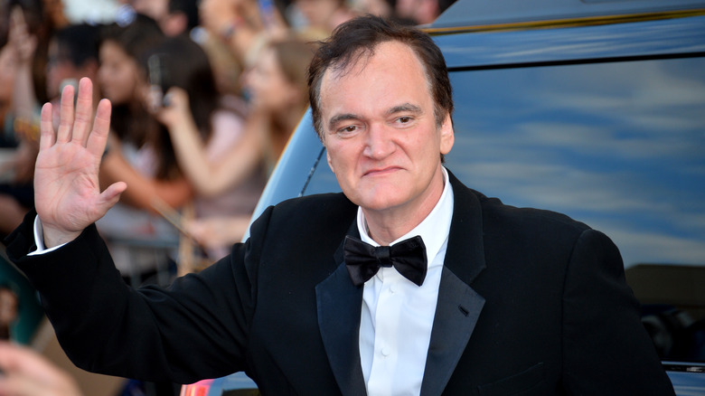 Quentin Tarantino waving