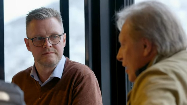 Sig Hansen trying to convince Lasse Wangberg to sell troll crab