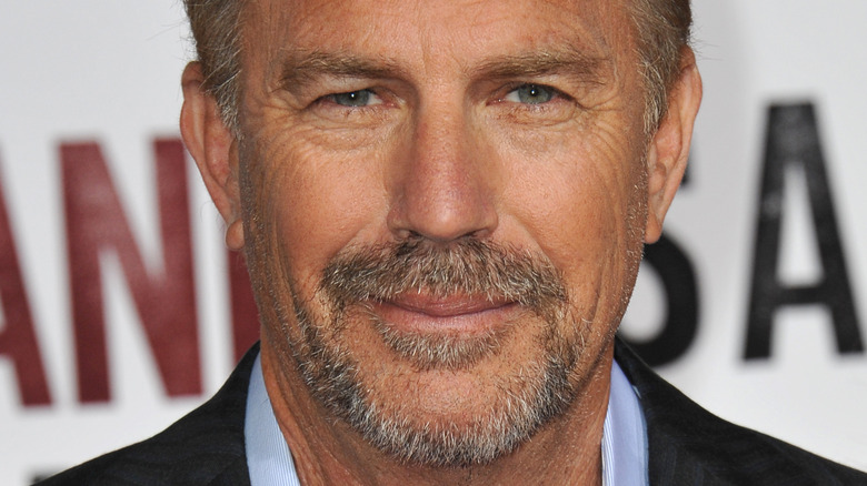 Kevin Costner smiling on red carept