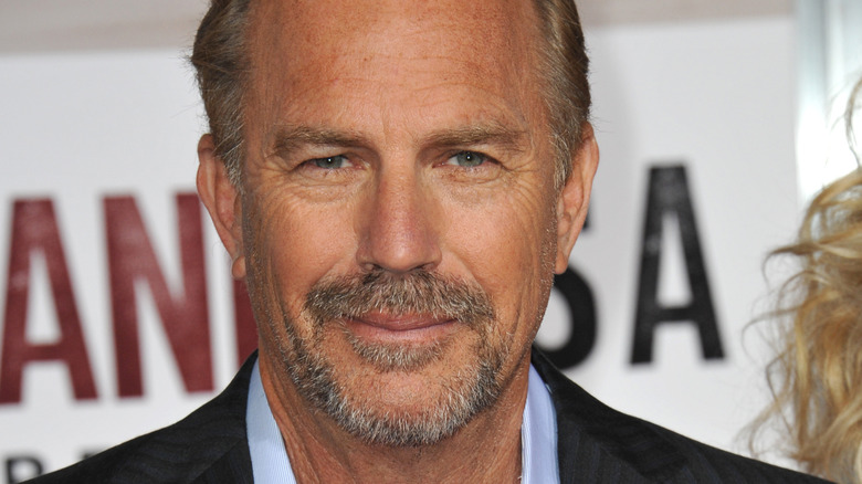 Kevin Costner smiling on red carept