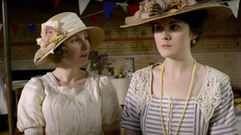 Mary and Edith Crawley talking