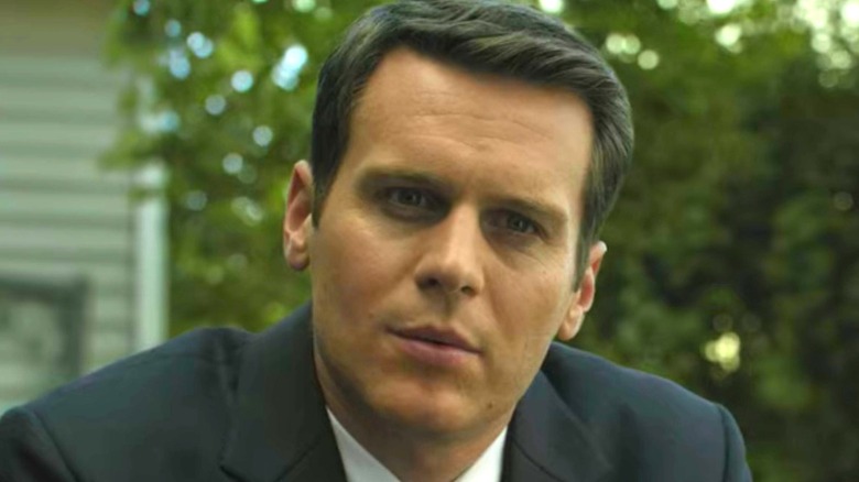 Jonathon Groff tilting head on Mindhunter