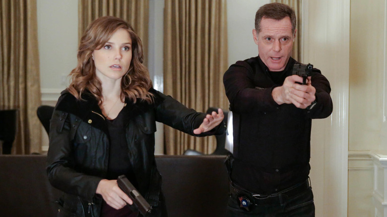 Erin and Hank trying to calm a suspect in "Chicago P.D."