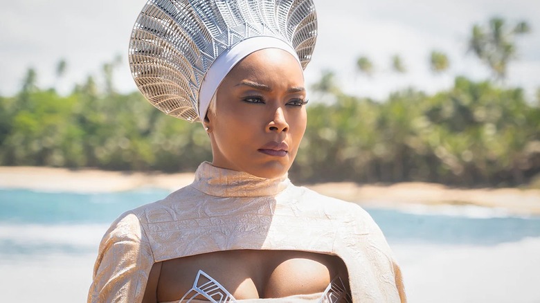 Queen Ramonda on beach